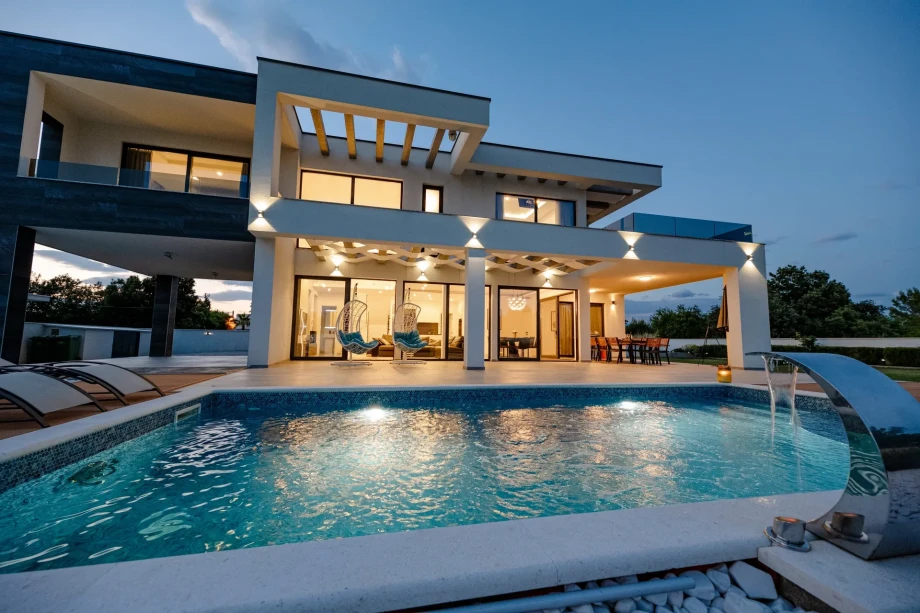 Modern Croatian Villa Ares with pool in Nin near the sea