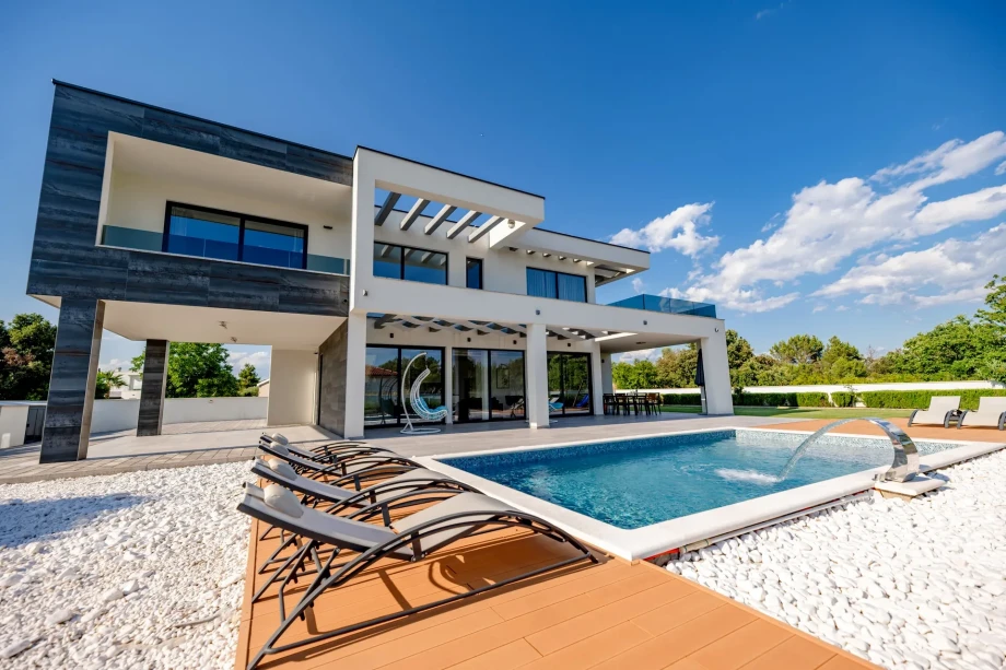 Fenced patio with private pool in front of the luxury Dalmatian rental home Villa Ares
