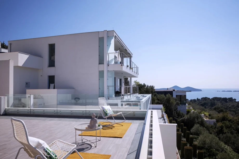 Villa Cypress Hill by Croatia Finest Holidays - spacious villa with outdoor swimming pool in Orasac near Dubrovnik