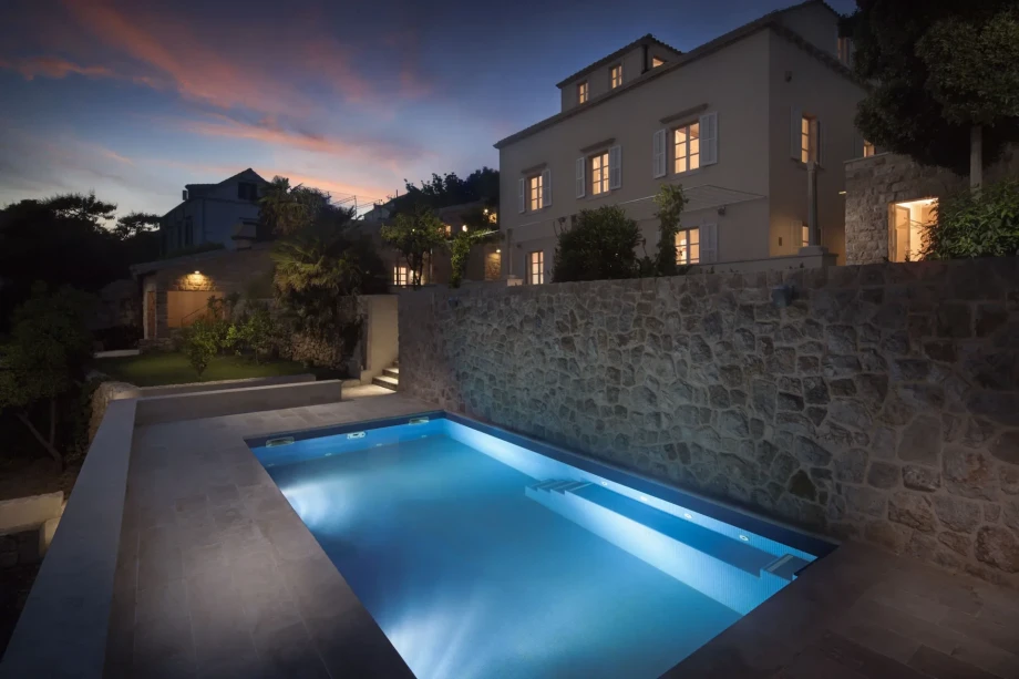 A large swimming pool with steps in front of the luxury villa Drubrovnik Retreat in Dubrovnik