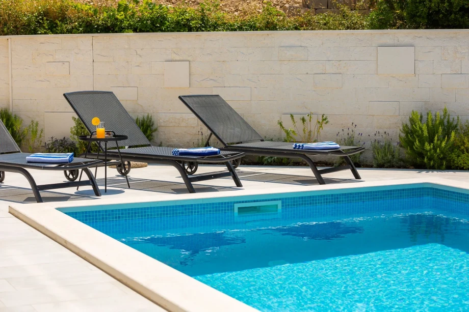 Villa Nove by Croatia Finest Holidays - luxury willa with outdoor swimming pool and sauna in Split