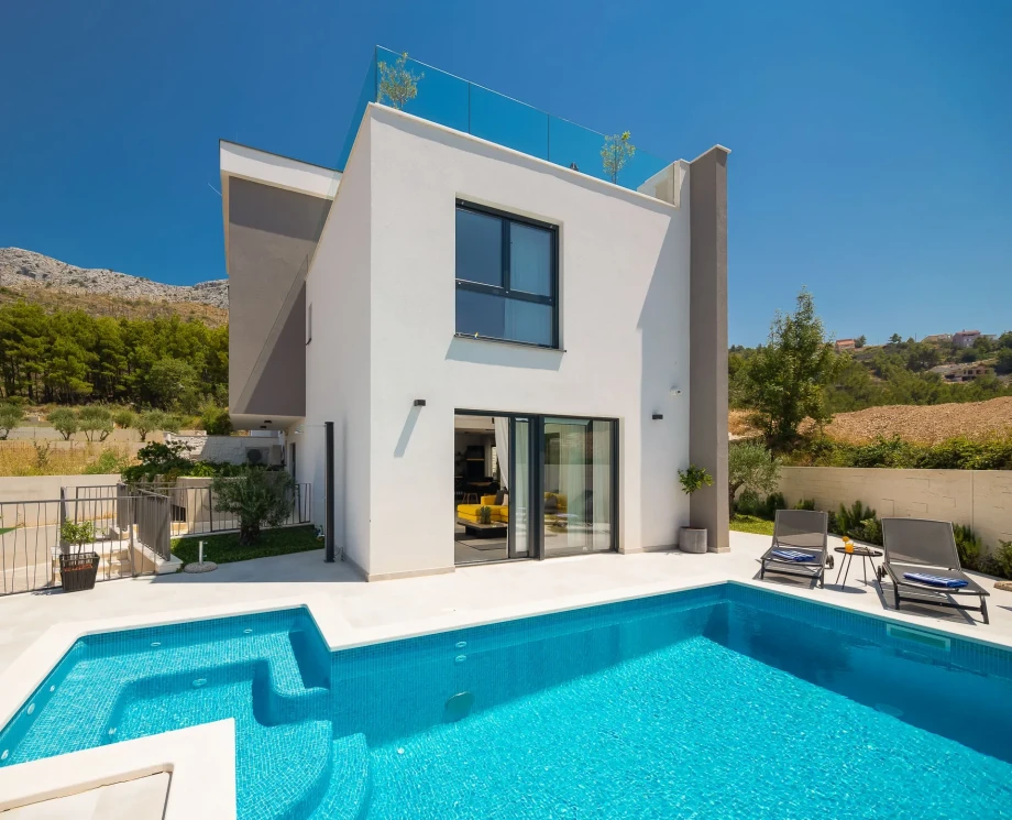 Villa Nove by Croatia Finest Holidays - luxury willa with outdoor swimming pool and sauna in Split