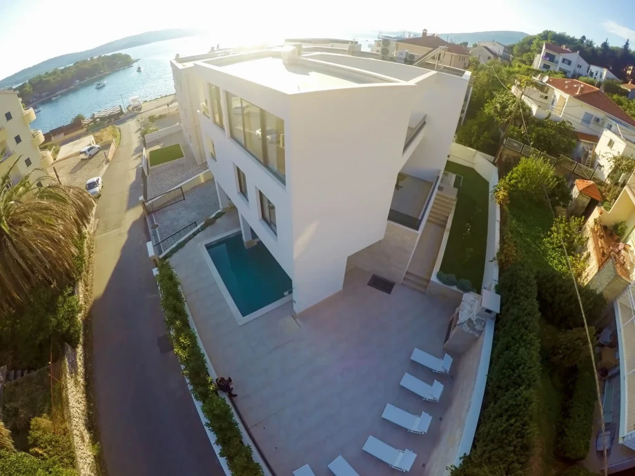 Villa Novela by Croatia Finest Holidays - modern villa with swimming pool, jacuzzi, sauna and gym in Trogir on Ciovo
