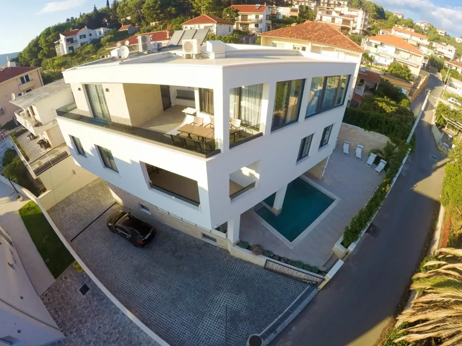 Villa Novela by Croatia Finest Holidays - modern villa with swimming pool, jacuzzi, sauna and gym in Trogir on Ciovo