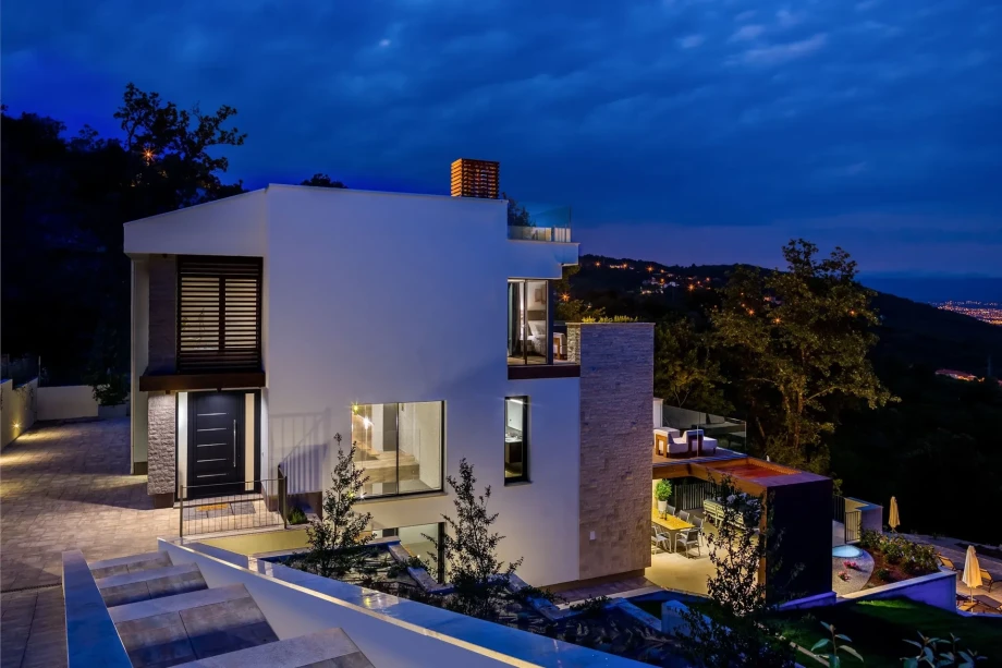 Villa Skyline by Croatia Finest Holidays - modern villa with wellness, pool, jacuzzi, sauna and mini golf in Istra