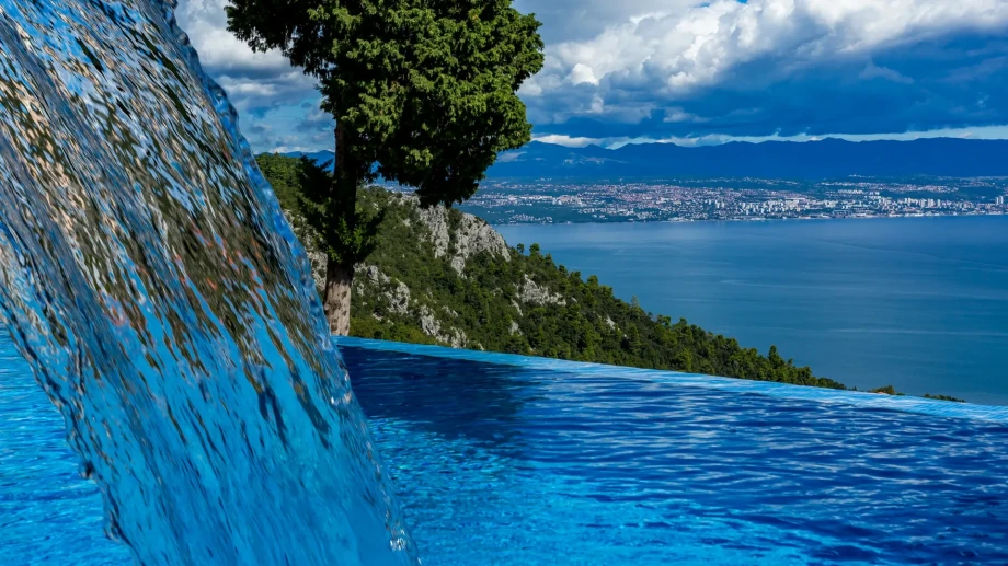 Villa Starlight by Croatia Finest Holidays - modern villa with outdoor swimming pool, jacuzzi and sauna in Istra