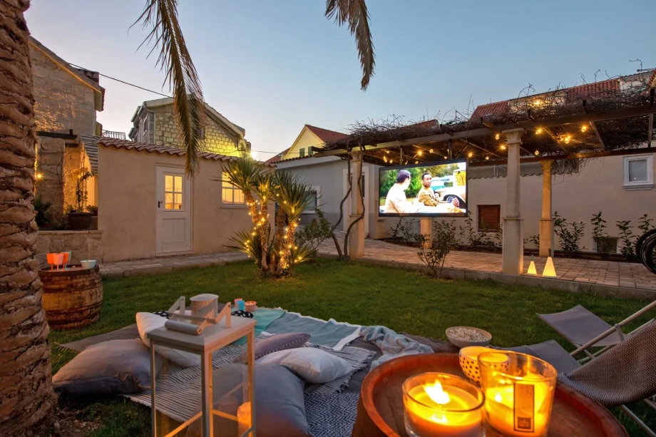 A serene backyard at Villa Sweet Home in Split Old Town, featuring a screen and a cozy hammock for relaxation.