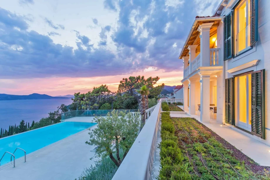 Villa Velvet by Croatia Finest Holidays - spacious villa with outdoor swimming pool in Dubrovnik area