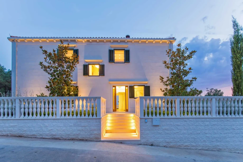 Villa Velvet by Croatia Finest Holidays - spacious villa with outdoor swimming pool in Dubrovnik area
