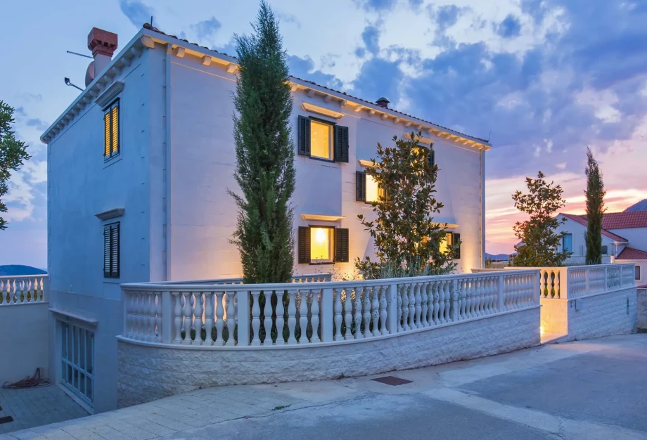 Villa Velvet by Croatia Finest Holidays - spacious villa with outdoor swimming pool in Dubrovnik area