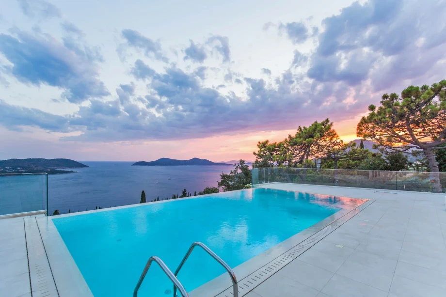 Villa Velvet by Croatia Finest Holidays - spacious villa with outdoor swimming pool in Dubrovnik area