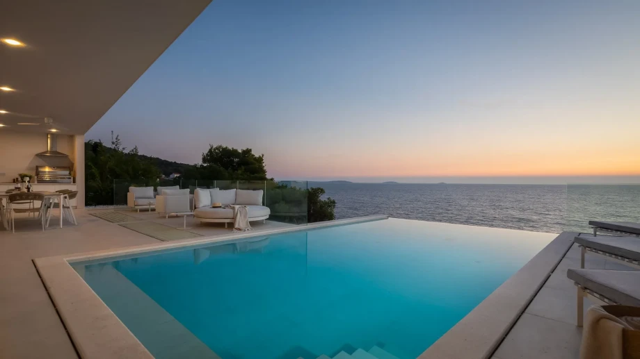 Villa White Pearl by Croatia Finest Holidays - luxury villa with outdoor swimming pool and gym in Primosten