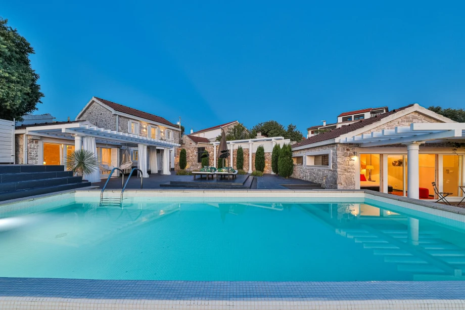 Private Villa Piccolo Mondo with a pool on island Drvenik Mali near the sea in Trogir