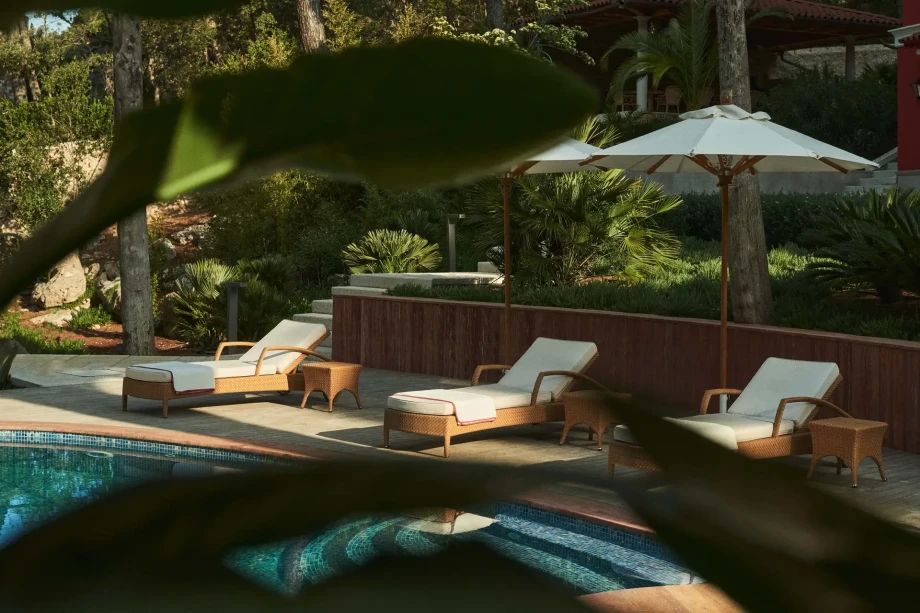Enjoy the spacious lounge chairs by the pool at the luxurious Villa Rogue, available for rent.