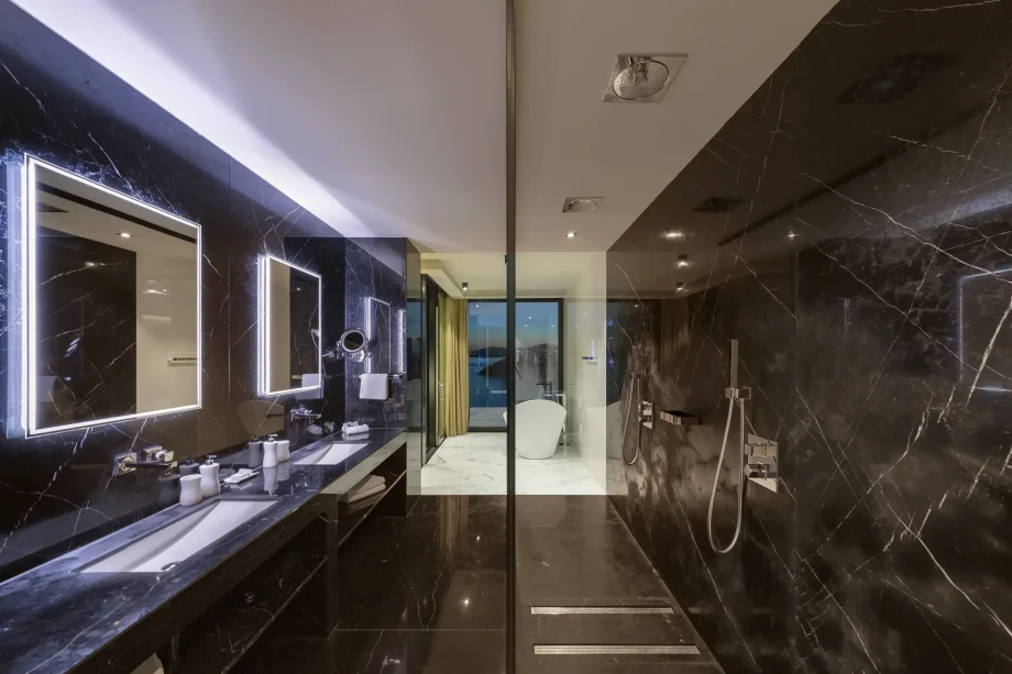 Villa L'Essenza di Dubrovnik by Croatia Finest Holidays - waterfront luxury villa with outdoor swimming pool in Dubrovnik