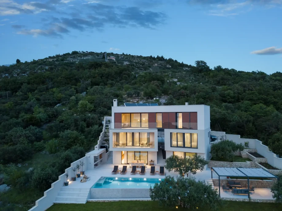 Luxury Villa Olive Tree with a Spacious Outdoor Pool