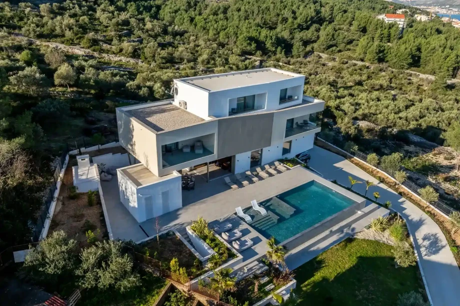 Aerial perspective of Family Villa Vista Maris, a contemporary villa, highlighting its architecture and natural surroundings