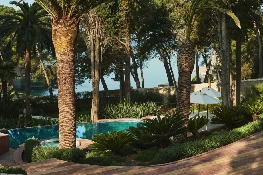 high-end-luxury-captains-villa-rouge-by-the-sea-with-pool-on-mali-losinj-kvarner