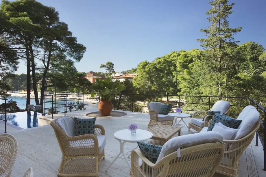 high-end-luxury-villa-nika-by-the-sea-with-pool-on-mali-losinj-kvarner