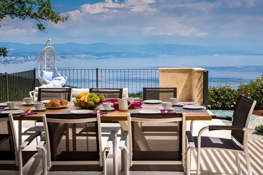 Villa Skyline by Croatia Finest Holidays - modern villa with wellness, pool, jacuzzi, sauna and mini golf in Istra